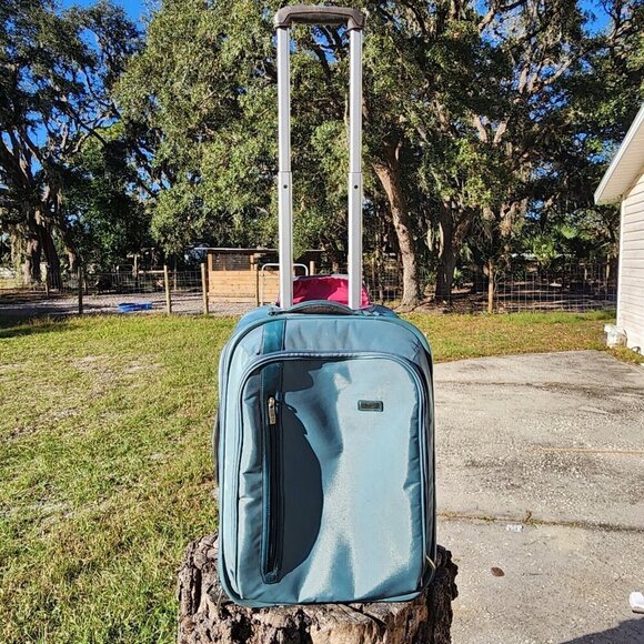 Tumi Vista Super Light Upright Carry On 20" Rolling Suitcase Teal Two Wheeled - Picture 2 of 16
